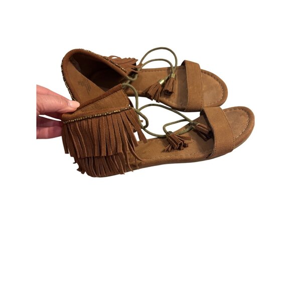 Mia Brown Fringe Gladiator Sandals 7M Tassel Details Gold Accents Open Toe - Picture 2 of 5